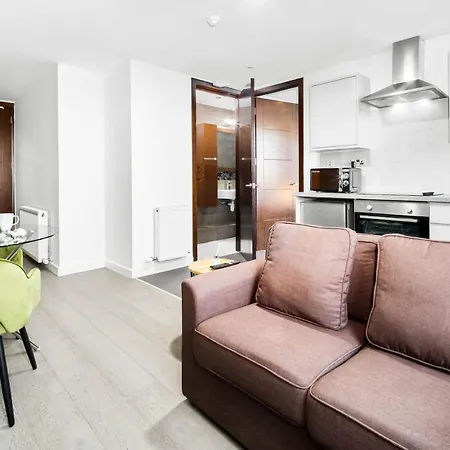 Modern 1 Bed In Perry Barr ☆ Close To Town ✪ Next To Alexander Stadium → Free Nearby Street Parking - Easy Bus & Train Routes To City Centre - Smart Tv - Located By One Stop Shopping Centre With Nandos, Argos, Kfc, Jd Sports And More! شقة برمنغهام
