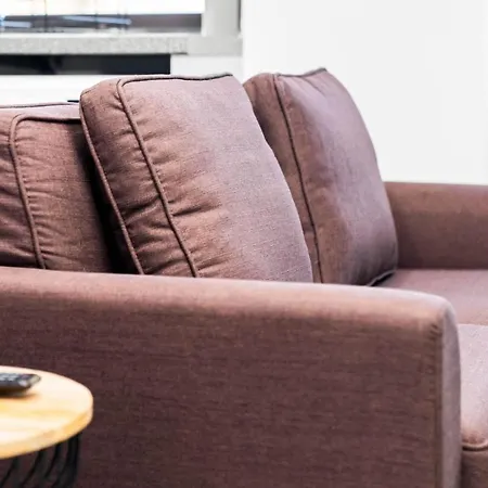Modern 1 Bed In Perry Barr ☆ Close To Town ✪ Next To Alexander Stadium → Free Nearby Street Parking - Easy Bus & Train Routes To City Centre - Smart Tv - Located By One Stop Shopping Centre With Nandos, Argos, Kfc, Jd Sports And More! *