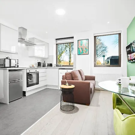 Modern 1 Bed In Perry Barr ☆ Close To Town ✪ Next To Alexander Stadium → Free Nearby Street Parking - Easy Bus & Train Routes To City Centre - Smart Tv - Located By One Stop Shopping Centre With Nandos, Argos, Kfc, Jd Sports And More! * برمنغهام